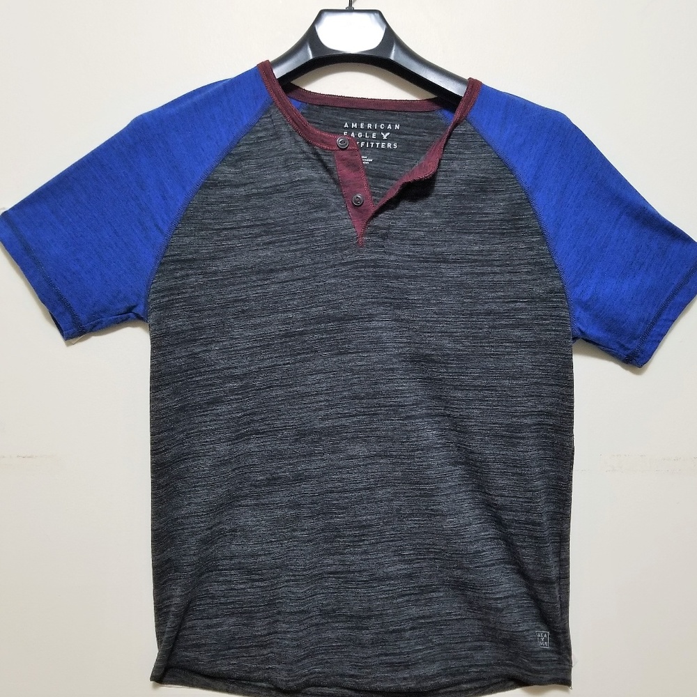 AE Black and Blue Heather Henley T. Size M.